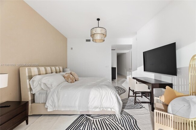 Building Photo - 16901 Collins Ave