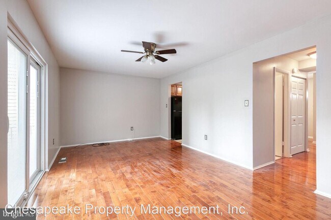 Building Photo - 3 br, 2.5 bath House - 1821 Blue Jay Court