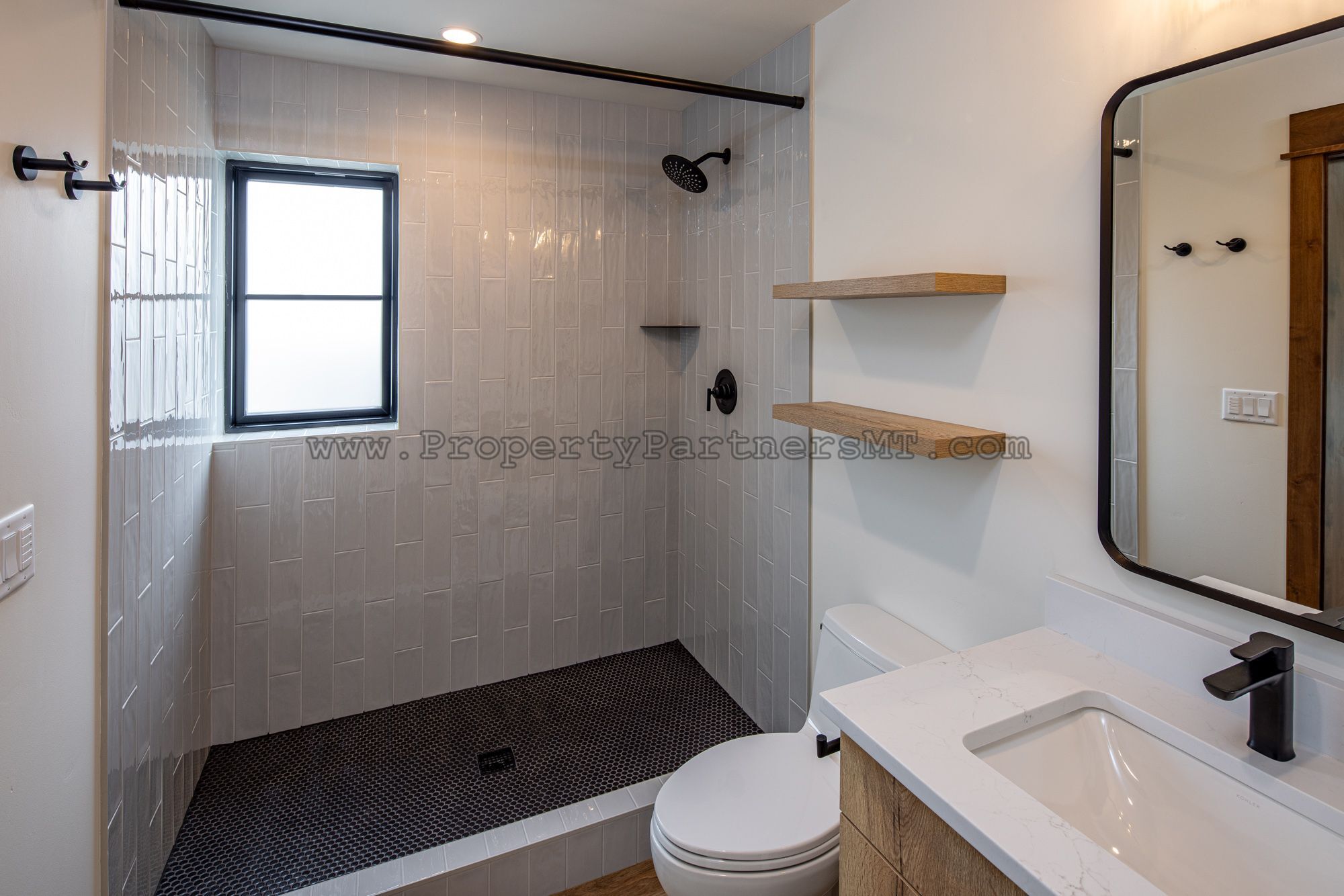 Building Photo - 824 S 8th Ave