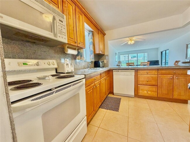 Building Photo - 2324 S Cypress Bend Dr