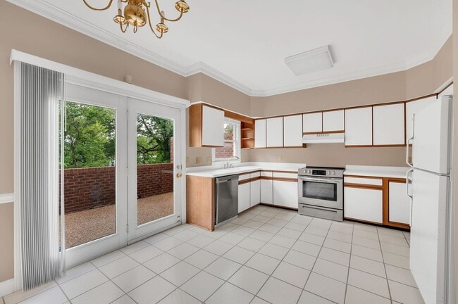 Building Photo - Awesome 2BE/2.5BA condo in Green Hills!