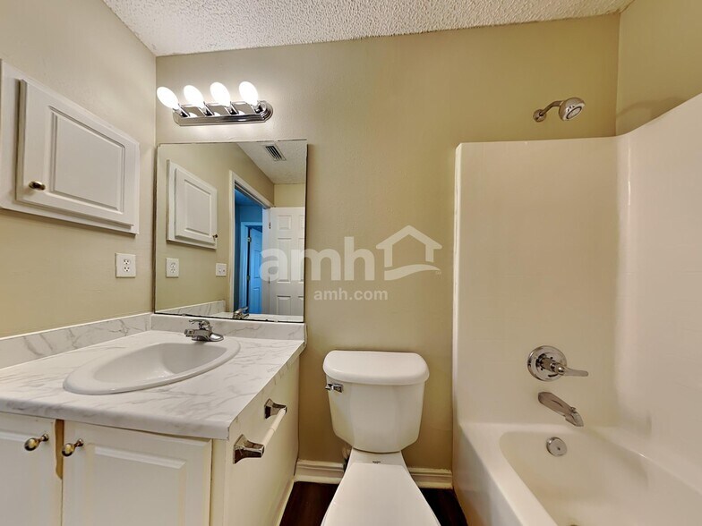 Building Photo - 6291 Ironside Dr N