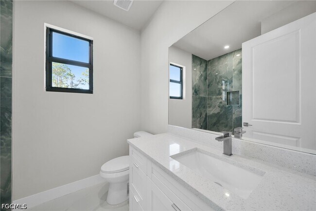 Building Photo - 2913 14th St W