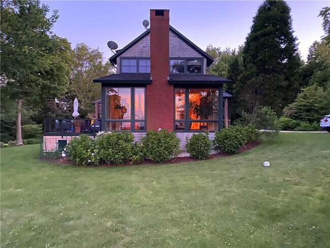 Building Photo - 192 Racquet Rd