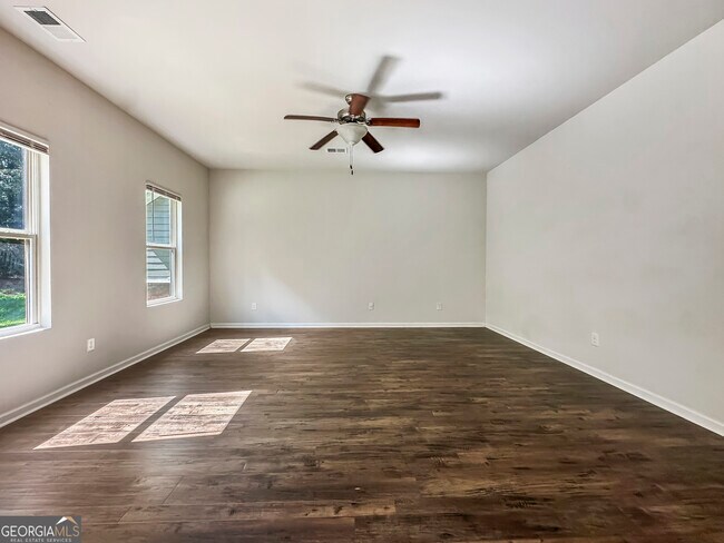 Building Photo - 206 Daisy Cir
