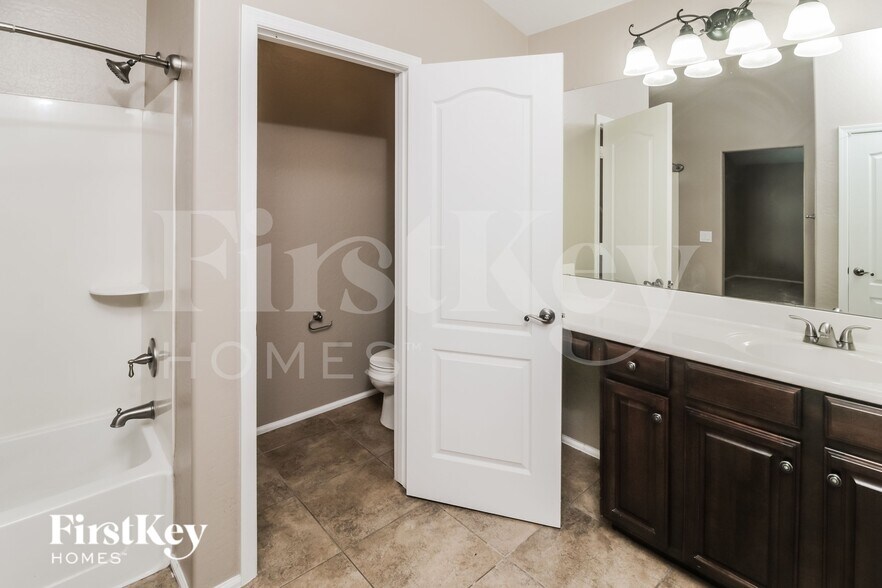 Building Photo - 40133 W Sanders Way