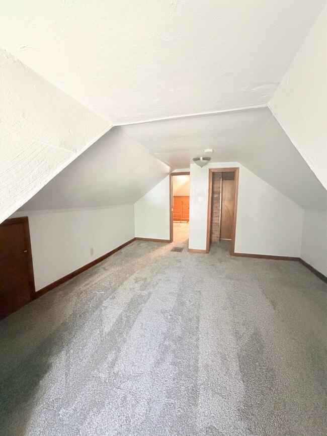 Building Photo - 428 S Clemens Ave