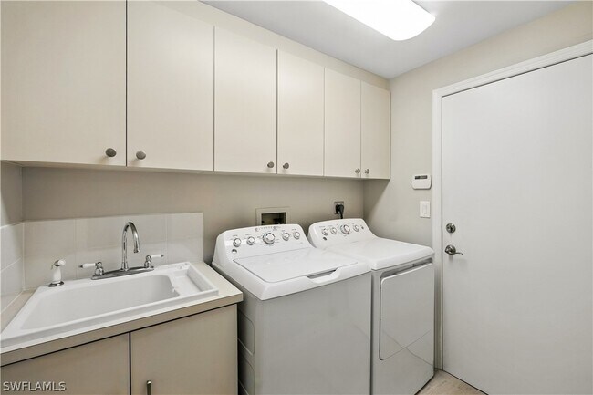 Building Photo - 6605 Southfork Ct