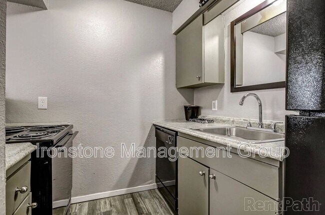 Building Photo - 5307 E 47th Pl
