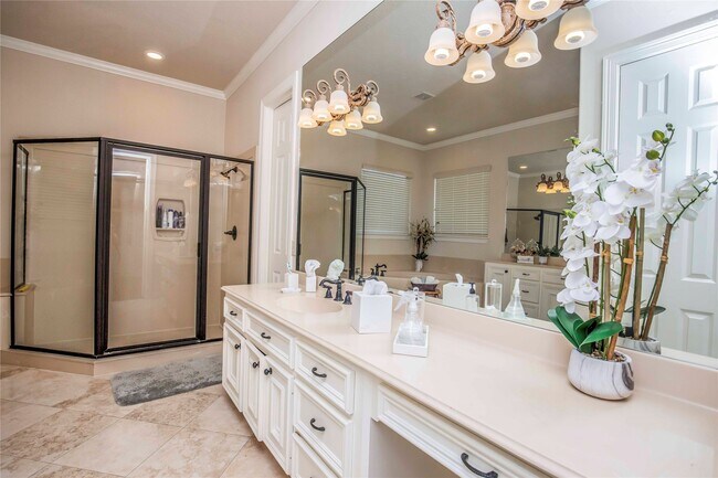 Building Photo - 25219 Hideaway Run Dr
