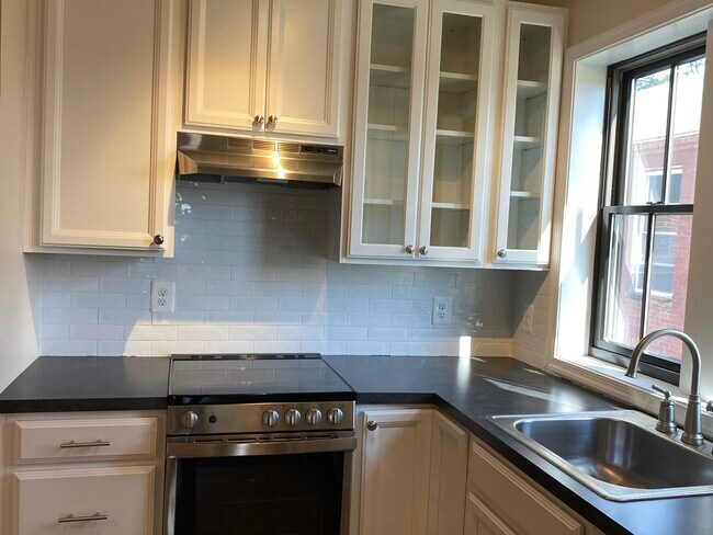 Building Photo - 13 John St