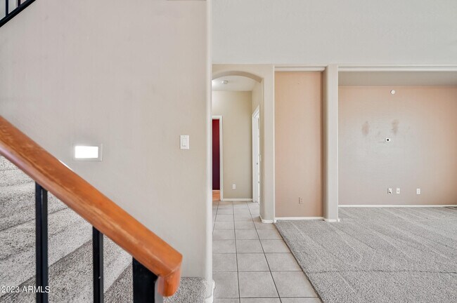 Building Photo - 1453 E Saragosa St