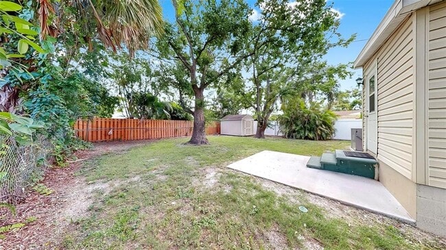 Building Photo - 1005 45th St W