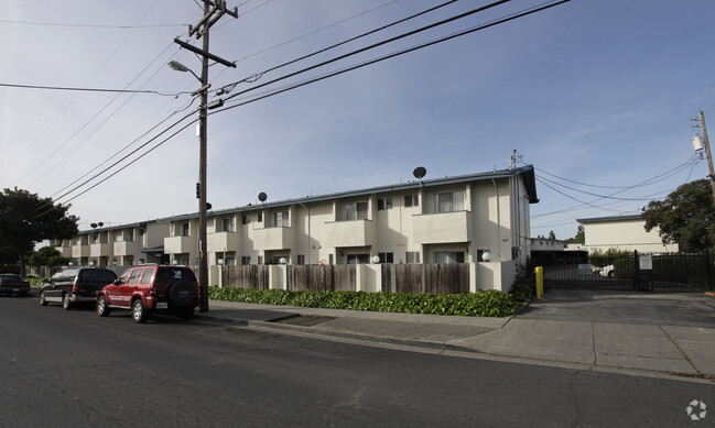 Primary Photo - Orange Tree Apartments