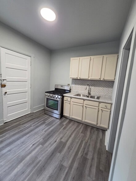 Building Photo - 6657 S Minerva Ave