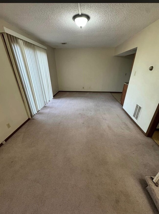 Building Photo - 741 Westridge Rd