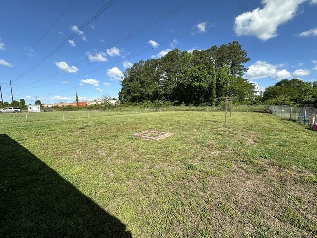 Building Photo - 1618 Lexington Dr