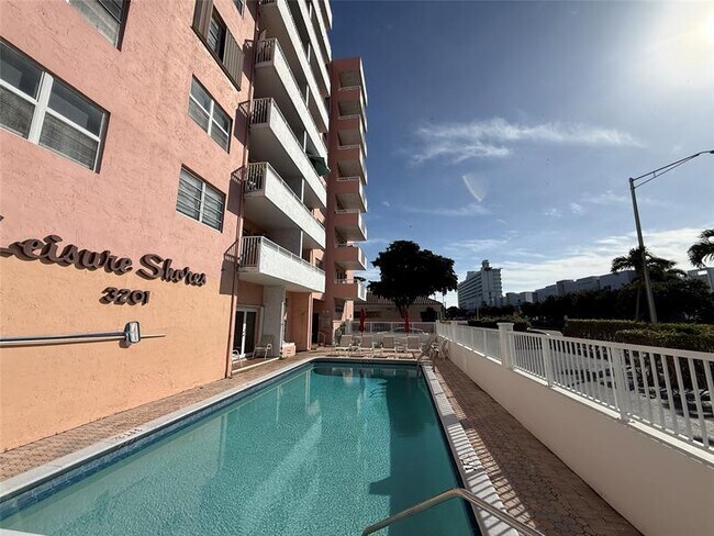 Building Photo - 3201 NE 14th Street Causeway