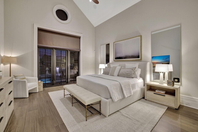 Building Photo - 400 Mola Ave