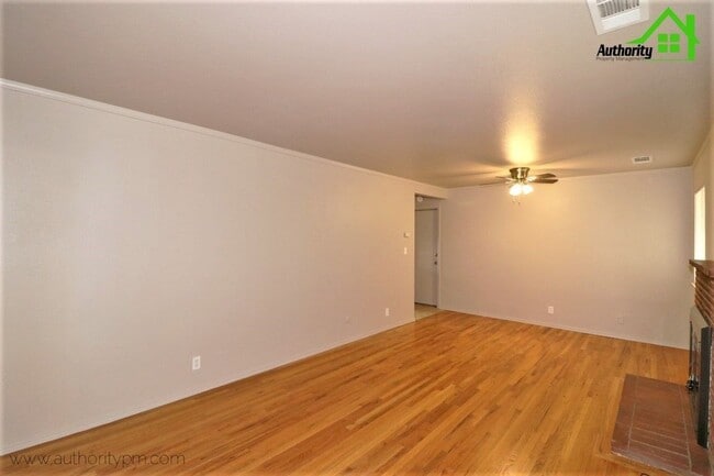 Building Photo - 3909 Mercury Dr