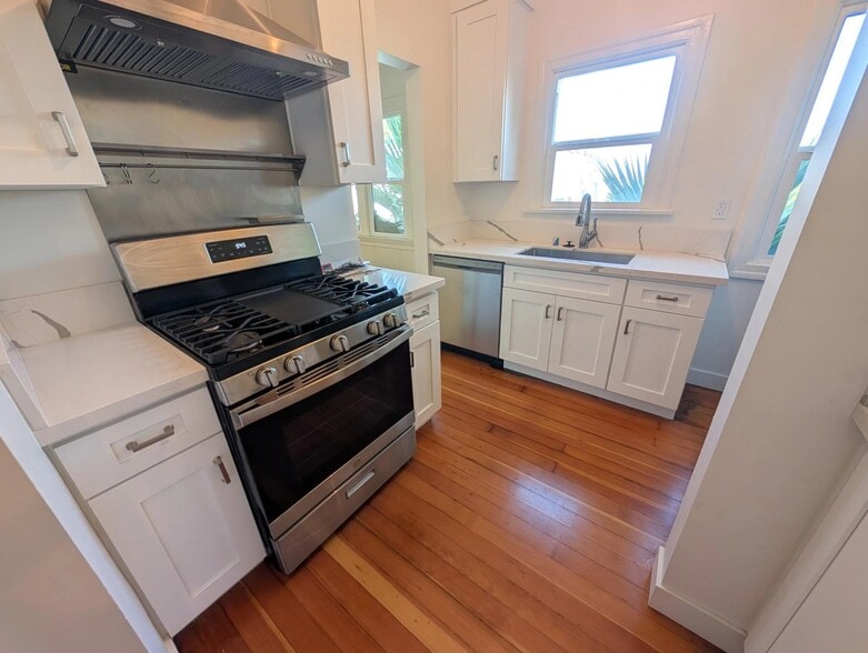 Primary Photo - 4627 St Charles Pl