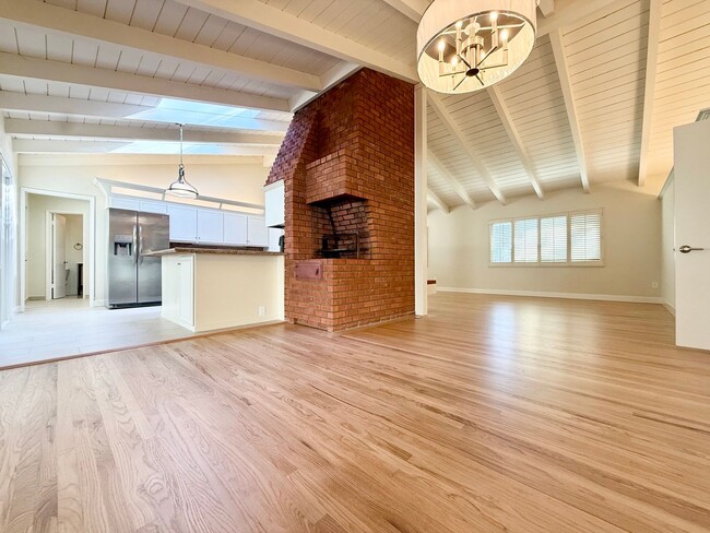 Building Photo - Beautiful 3BR/3BA Point Loma Home with Vaulted Ceilings & Central AC