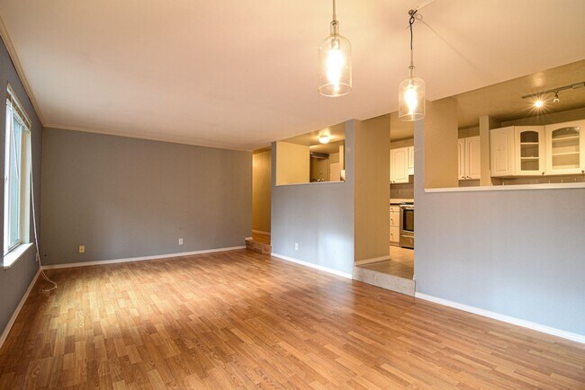 Building Photo - Shoreline Two Bedroom Condo