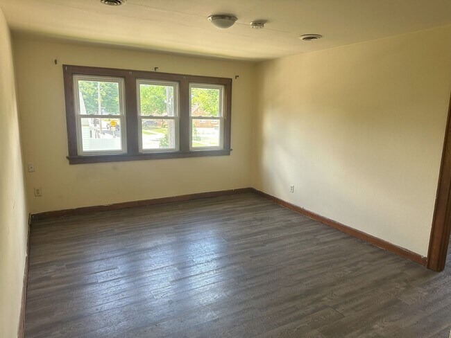 Building Photo - 43 W Mitchell St