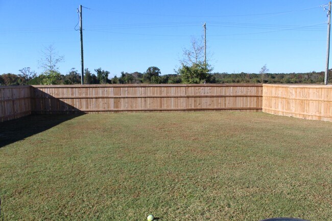 Building Photo - 205 Joyland Dr