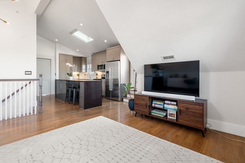 Building Photo - 43 Salcombe St