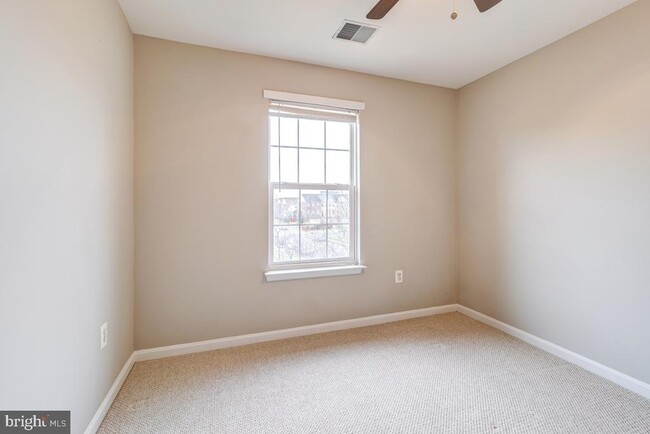 Building Photo - 6160 Cinnamon Ct