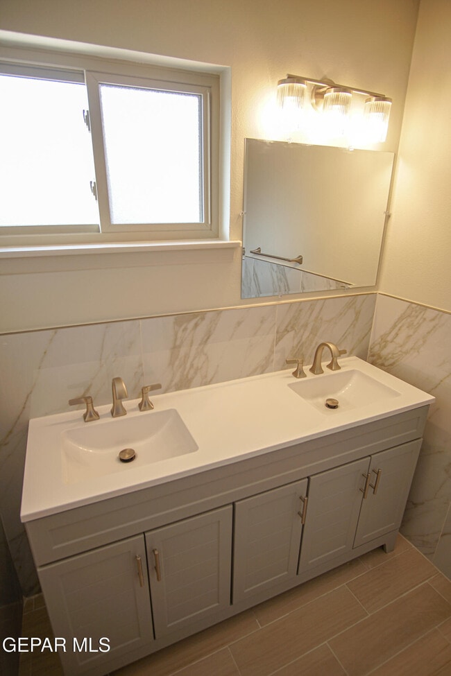 Building Photo - 3313 Cork Dr