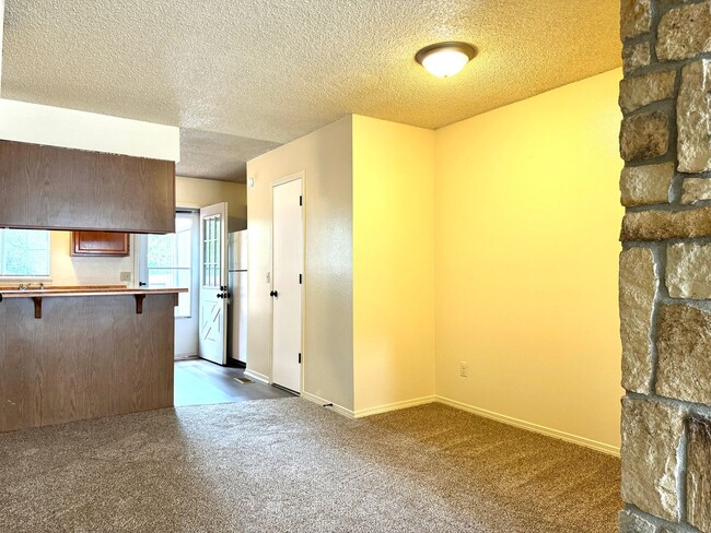 Building Photo - ADORABLE TOWNHOME