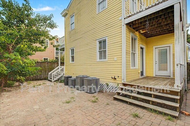 Building Photo - 546 E Huntingdon St