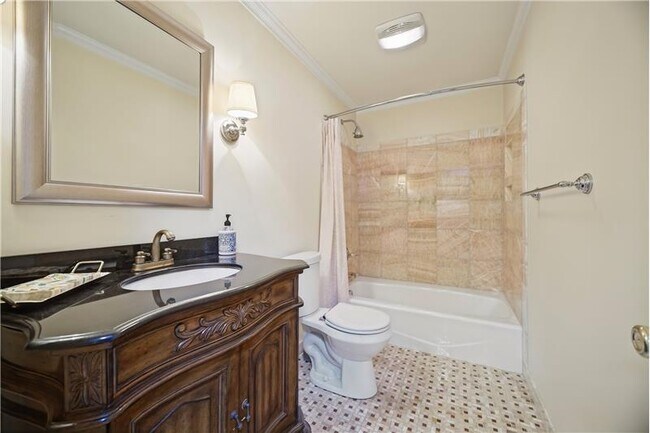 Building Photo - 1044 Commodore Dr
