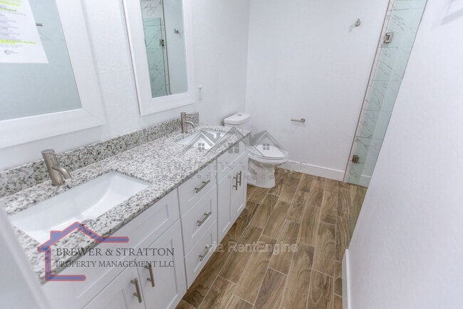 Building Photo - 2324 W Mobile Ln