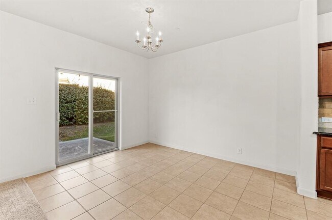 Building Photo - 1620 Bryant Dr