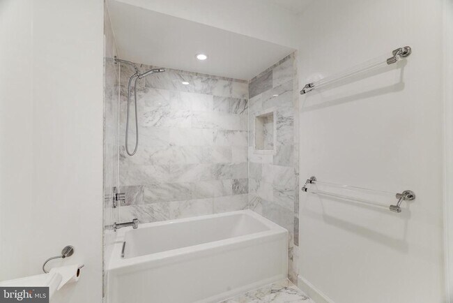 Building Photo - 1412 McLean Mews Ct
