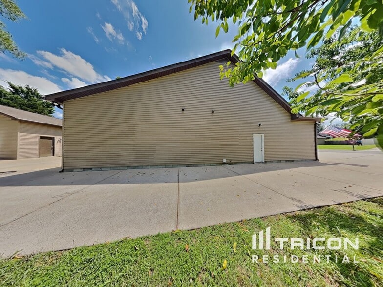 Building Photo - 210 Niagra Ln