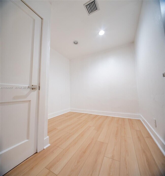 Building Photo - 1500 NW 3rd Ave