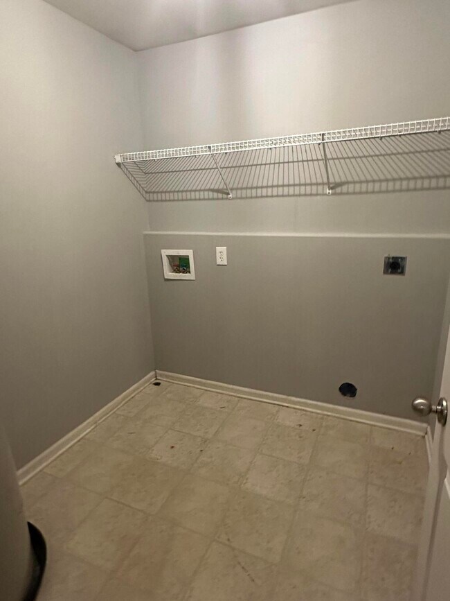 Building Photo - 3804 Pinecrest Way