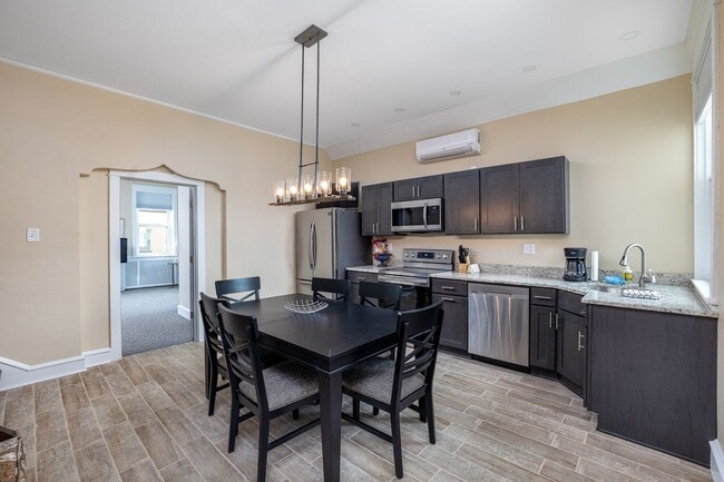 Building Photo - 1131 Callowhill St