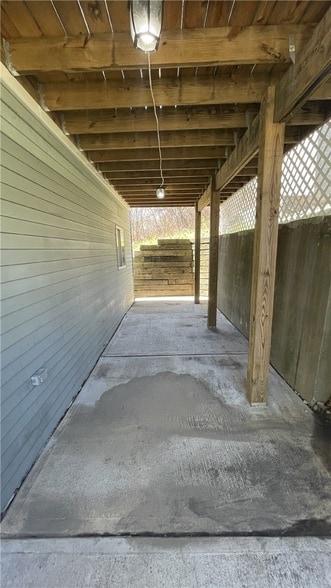 Building Photo - 424 W 7th Ave