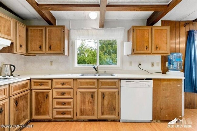 Building Photo - Rare Find! Spacious East Anchorage Home wi...