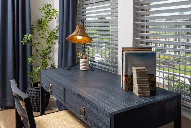 Building Photo - Your Dream Apartment Comes with 6 Weeks Free!