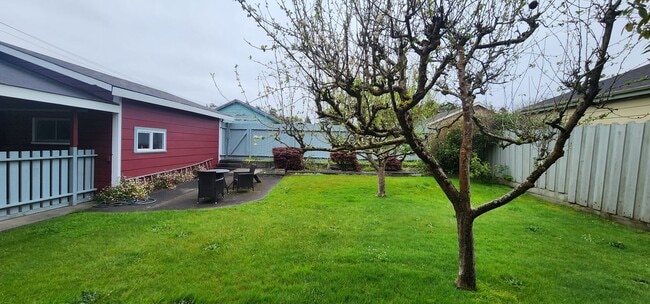 Building Photo - Single Family Fully Furnished Home with Al...