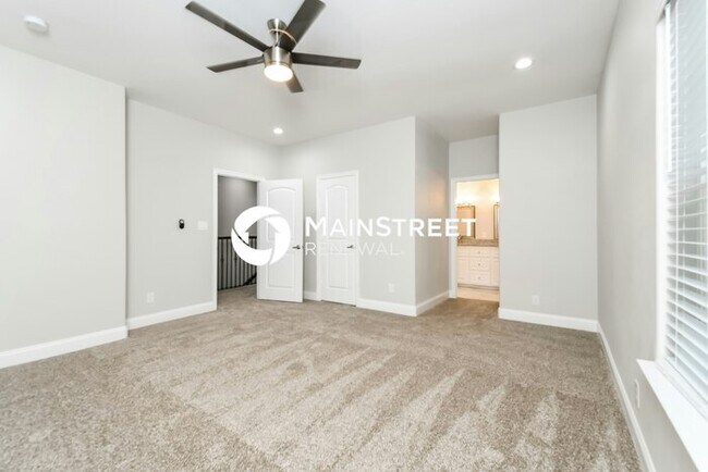 Building Photo - 2 Bedroom Pet-Friendly Home in Arlington, TX with Main Street Renewal