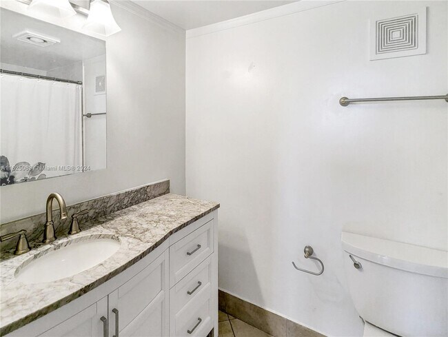 Building Photo - 1911 Sabal Palm Dr