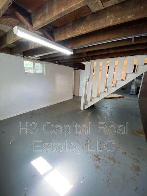 Building Photo - 702 S Cherry St