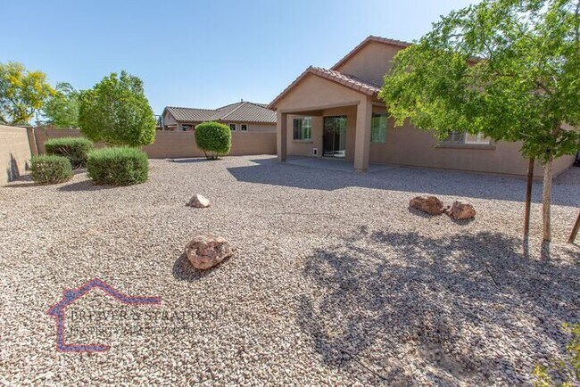 Building Photo - 391 S 163rd Dr - 4BR, 2BA - Sarival/Van Buren